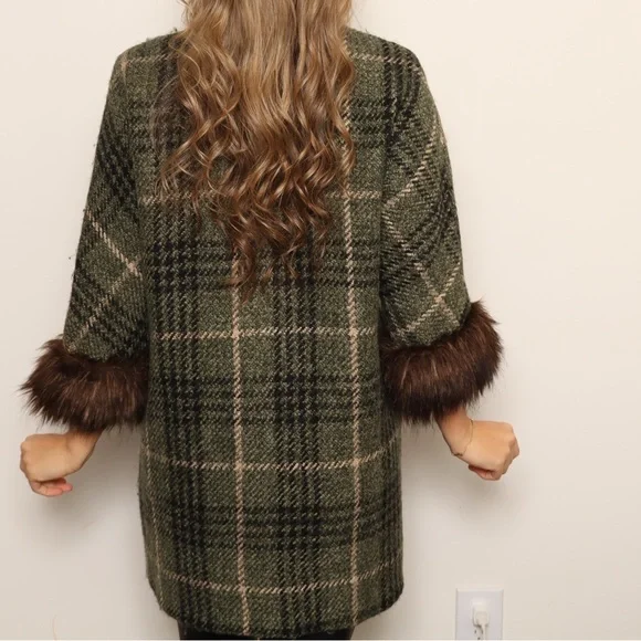 Vintage Wool Plaid Open Front Coat with Faux Fur Cuffs - Picture 4 of 5